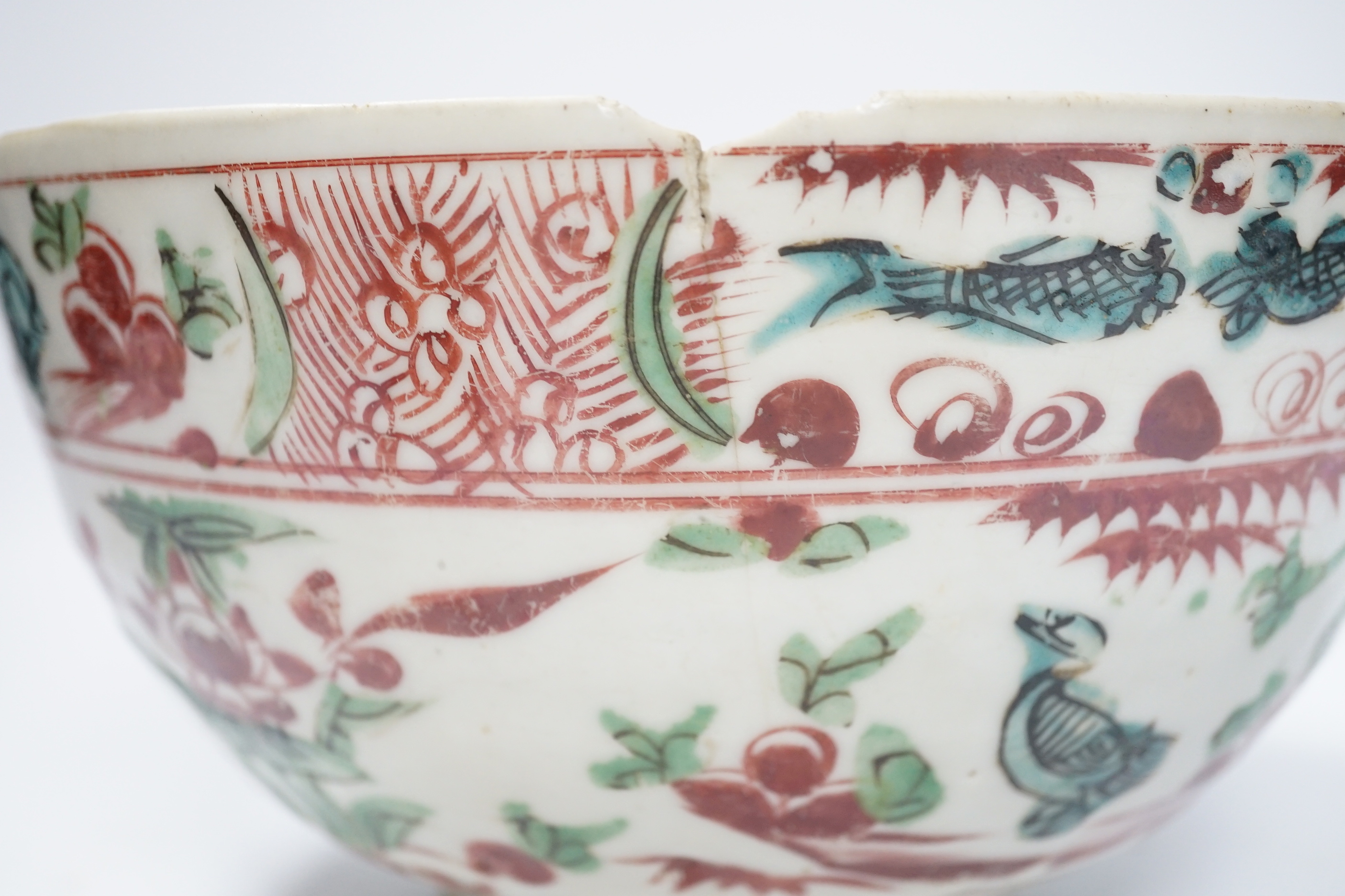 A Chinese late Ming Swatow polychrome bowl and an Annamese box and cover, largest 25cm diameter